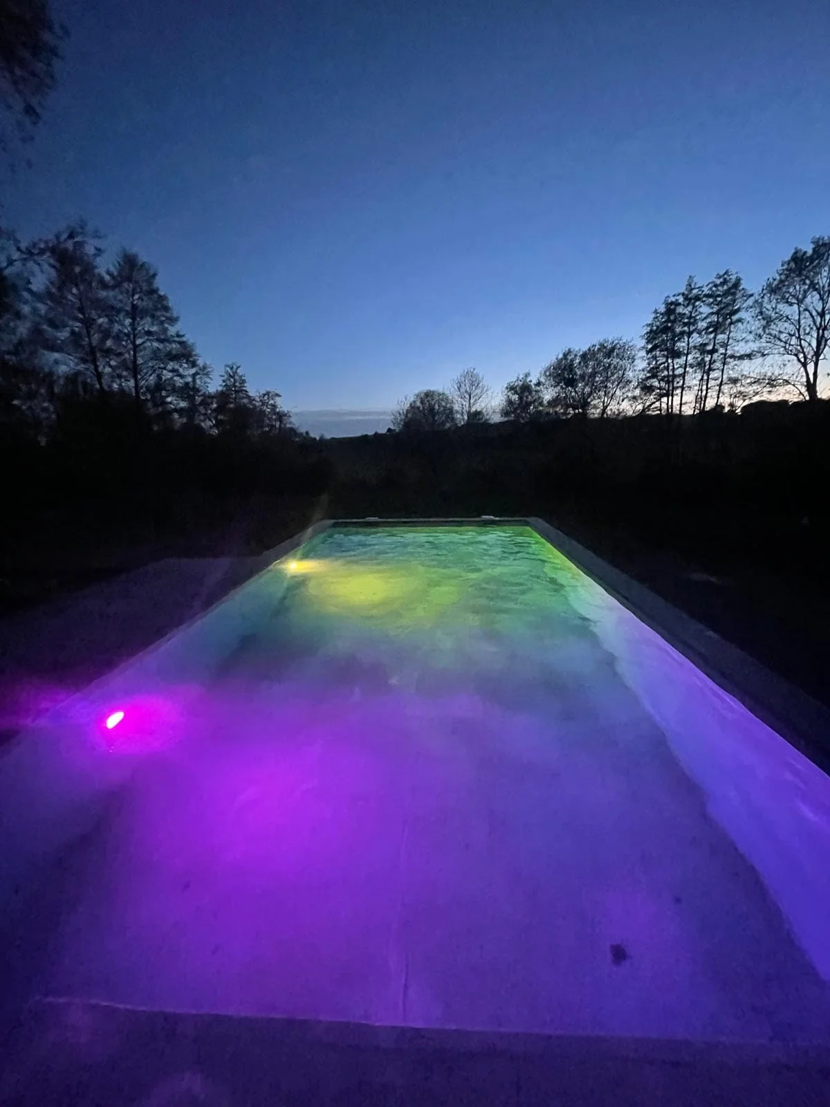 Piscine éclairée