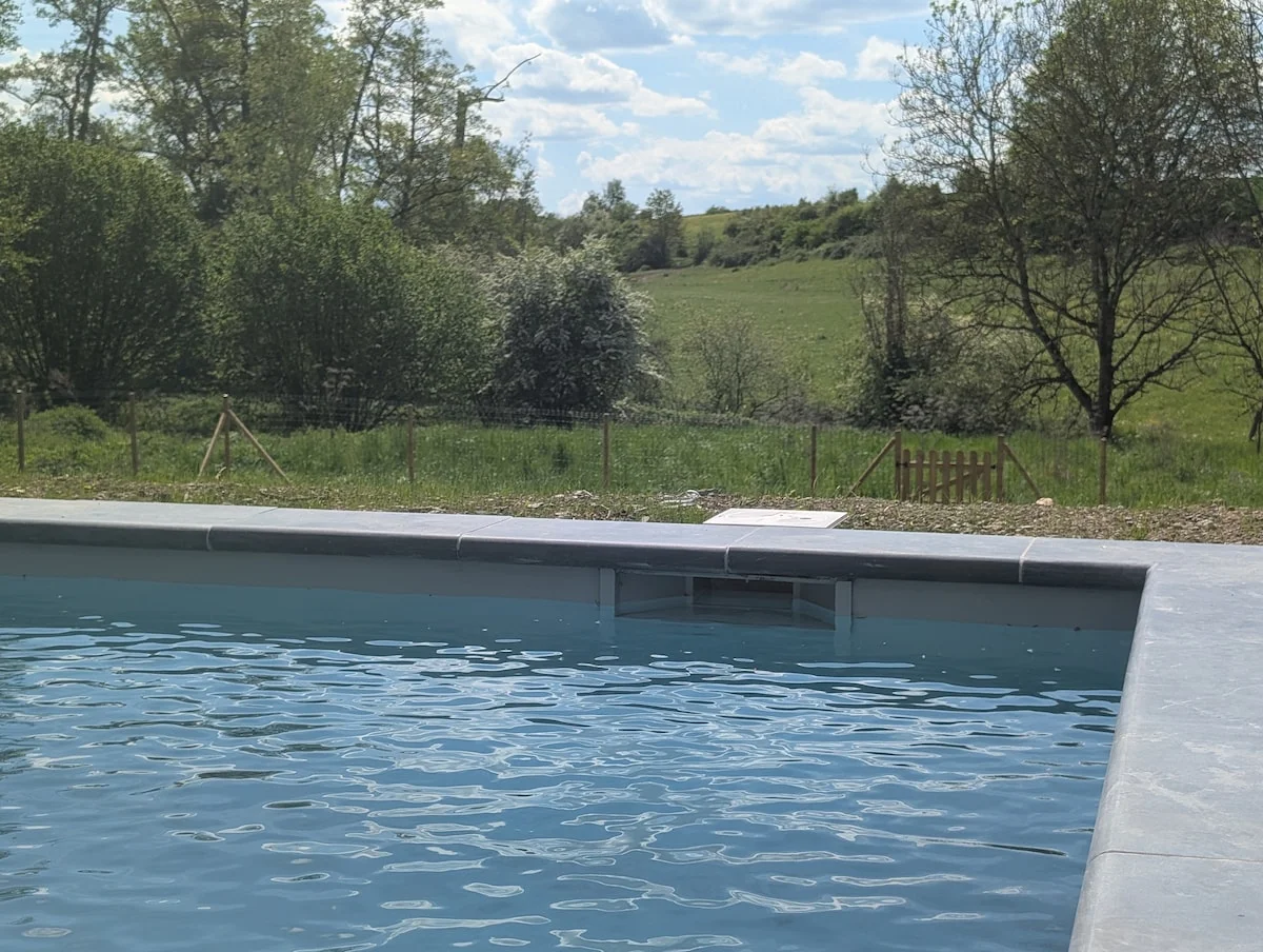 Piscine — vue vallée